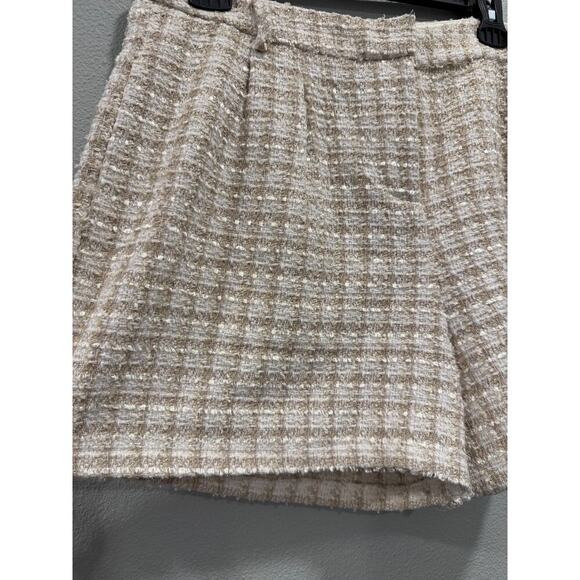 NWT AQUA Tweed Pleated Shorts in Cream and Gold; Women's XL - Picture 5 of 9